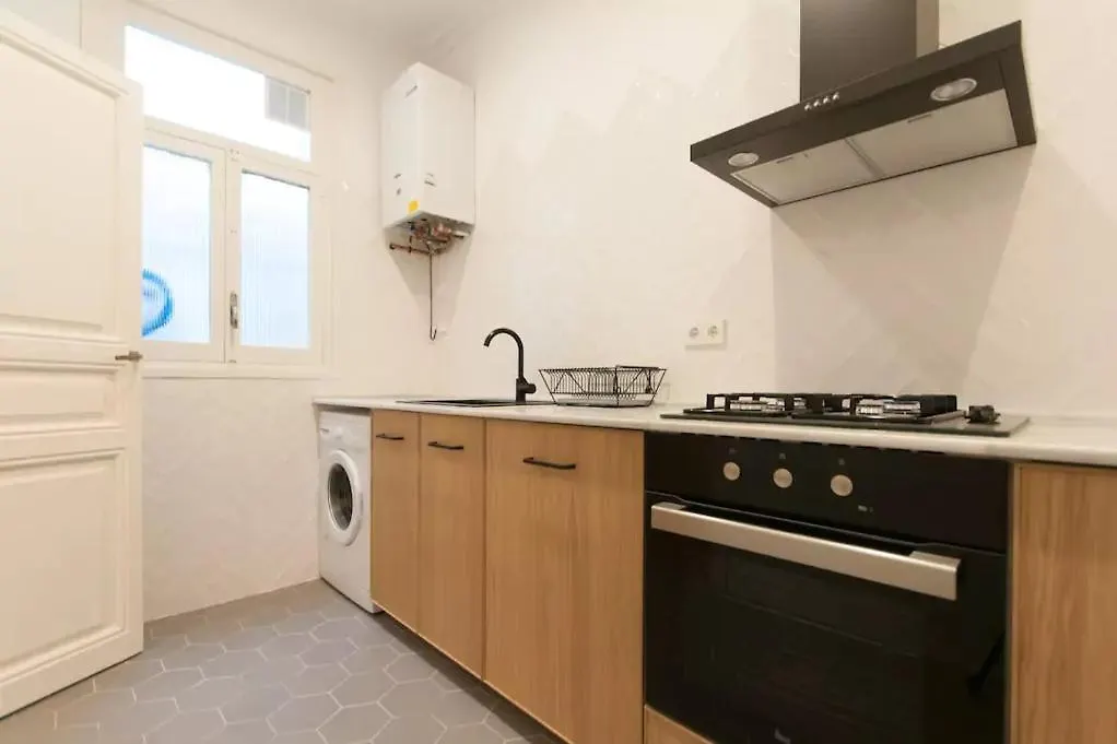 Eg42B - Modernista Apartamento En El Centro De Barcelona 0*,